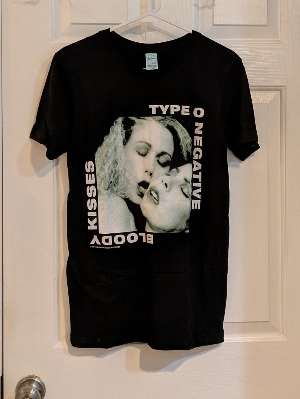 'Bloody Kisses' Graphic Tee - Black